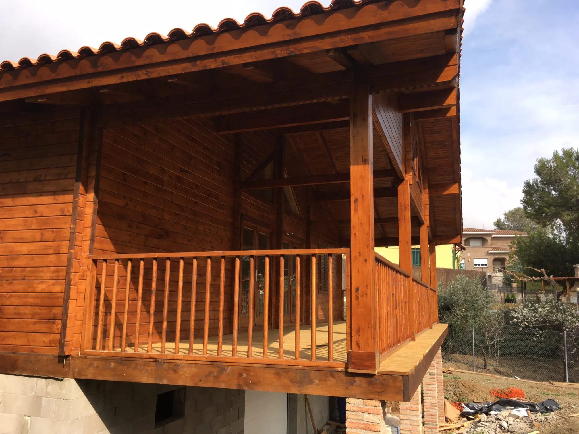 casa de madera en Castellvell latina 126 (1)